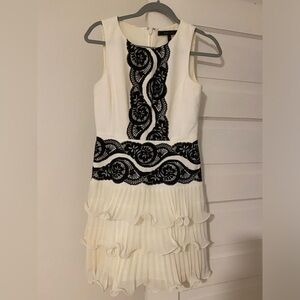 Knee high pretty white BCBGMAXAZARIA